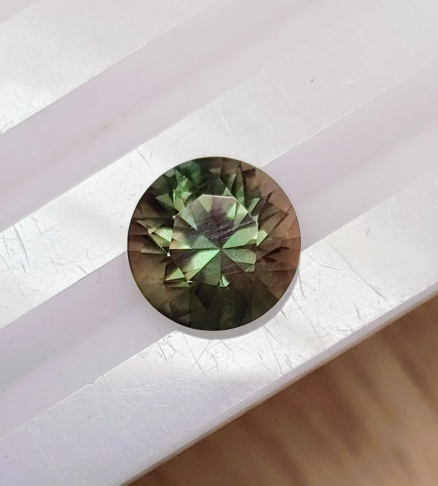 Oregon Sunstone Gem-Green Schiller-4.13ct-10.8mm