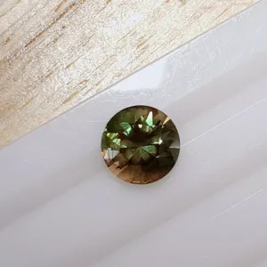 Oregon Sunstone Gem-Green Schiller-4.13ct-10.8mm