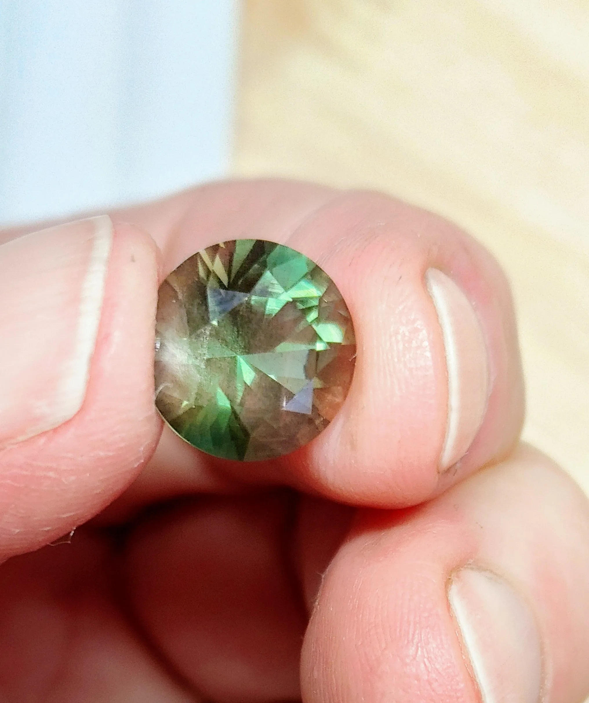 Oregon Sunstone Gem-Green Schiller-4.13ct-10.8mm